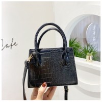 Black / 