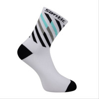 kaos kaki santic motif garis garis