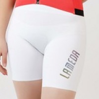 L / White